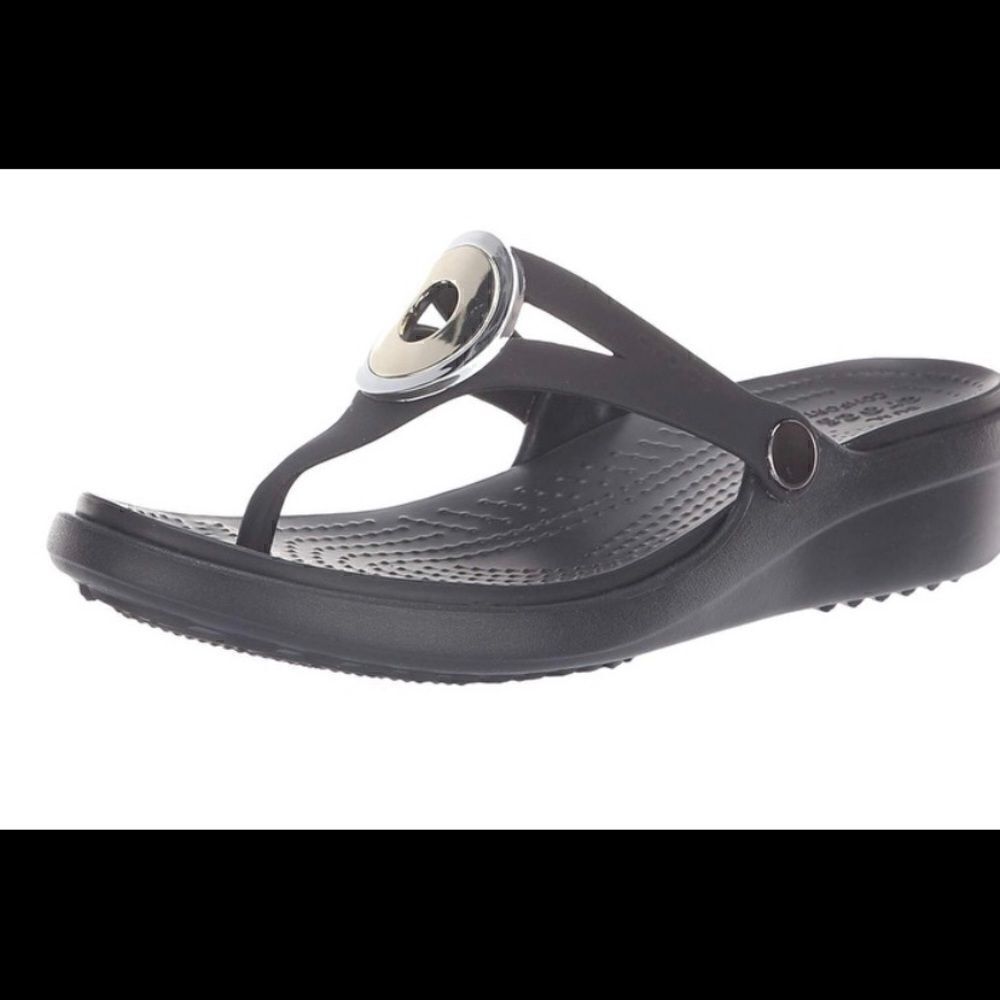 🛍Crocs women’s Sanrah Metal Block wedge sandals